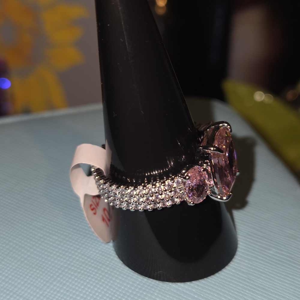 Radiant Pink Gemstone Ring - Picture 4 of 4